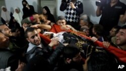 Palestinian mourners carry the body of Saber Assalya, an Islamic Jihad militant, during his funeral in Jabalya refugee camp, northern Gaza Strip, March 27, 2011