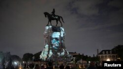 美國歷史人物雕像爭議日增。