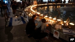 مراسم یادبود قربانیان اسرائیلی در تل‌آویو که در جریان حمله ۱۵ مهر شبه نظامیان حماس به آن کشور کشته شدند