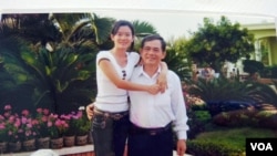 Dinh Thi Thu Thuy and her father Dinh Van Min. (Dinh Van Minh / VOA)