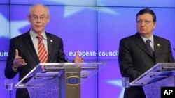 Presiden Dewan Uni Eropa Herman van Rompuy (kiri) dan Presiden Komisi Eropa Jose Manuel Barroso (foto: dok).