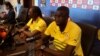 Conférence de presse du coach des Lions du Senegal Aliou Cisse et le capitaine Cheikhou Kouyate au stade dee Franceville, Gabon, 14 janvier 2017. (VOA/Amedine Sy).