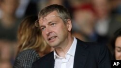 Le milliardaire russe et président du club de foot de l'AS Monaco Dmitry Rybolovlev à Monaco,, 24 septembre 2013. (AP Photo/Lionel Cironneau)