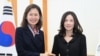 미셸 스틸 주한미국대사(왼쪽)가 13일 김진아 한국 외교부 2차관과 악수하는 모습 (출처: 스틸 대사 소셜미디어) 