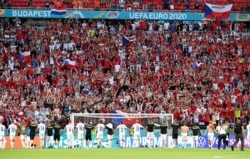 FILE PHOTO: Soccer Football - Euro 2020 - Round of 16 - Netherlands v Czech Republic - Puskas Arena, Budapest, Hungary - June 27, 2021 Czech Republic players celebrate with the fans after the match Pool via REUTERS/Attila Kisbenedek/File Photo