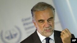 International Criminal Court's chief prosecutor Luis Moreno-Ocampo speaks at a news conference in The Hague, March 3, 2011 (file photo)
