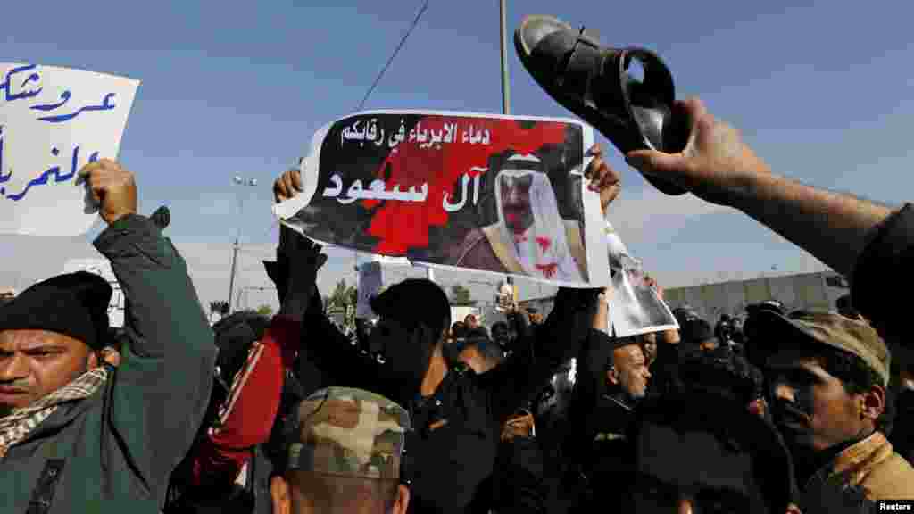 Masu Mara Ma &#39;Yan Shi&#39;a Baya&nbsp; A Yayin Da Suke Gudanar Da Zangazangar Kin Jinin Hukucin Kisa Da Kasar Saudiyya Ta Yanke Ma Wani Malamin &#39;Yan Shi&#39;a, Janairu 4, 2016. Supporters of Shi&#39;ite cleric Moqtada al-Sadr protest against the execution of Shi&#39;ite cleric Nimr al-Nimr in Saudi Arabia, during a rally in Baghdad, Iraq, Jan. 4, 2016.