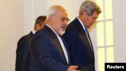 U.S. Secretary of State John Kerry talks to Iranian Foreign Minister Javad Zarif, left, before a meeting in Vienna, Austria, Nov. 24, 2014. 