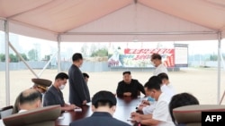 김정은 북한 국무위원장이 평양종합병원 건설현장을 찾았다고 관영매체들이 20일 전했다.