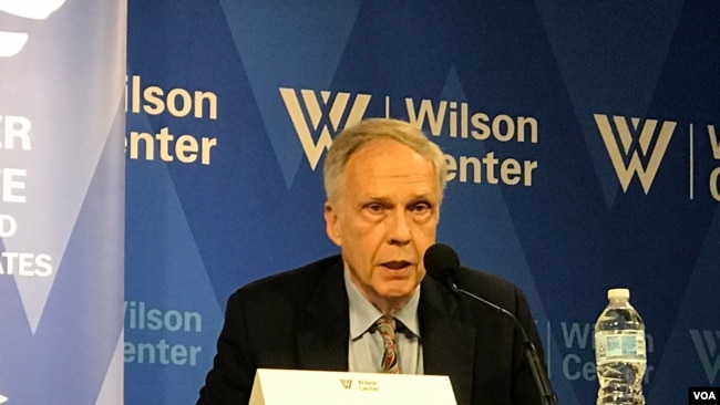 前美国助理国务卿洛德大使2019年5月20日在威尔逊国际学者中心（美国之音莉雅拍摄）。