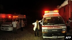 Ambulances après un attentat à la bombe en janvier 2016 à Mogadiscion