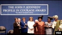 Pri Nobèl Lapè ane 2011 la al jwenn: Prezidant Ellen Johnson Sirleaf, Madam Leyman Gbowee, ak defansè Tawakul Karman