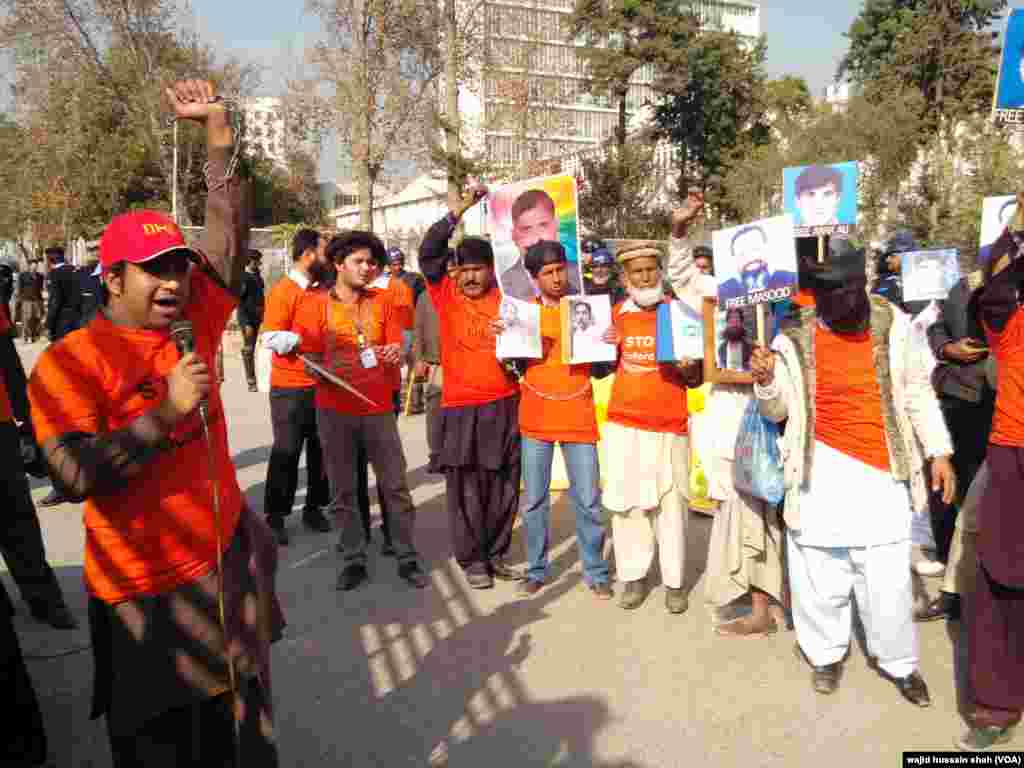 احتجاجی مظاہرے میں ایک بار پھر حکومت سے لاپتا افراد کی بازیابی کا مطالبہ دہرایا گیا۔