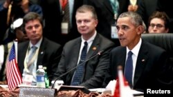 U.S. President Barack Obama, right, delivers remarks at the US-ASEAN meeting at the ASEAN Summit in Kuala Lumpur, Malaysia, Nov. 21, 2015. (REUTERS/Jonathan Ernst)