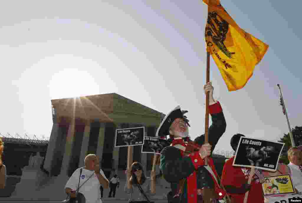 William Temple, del Tea Party, protestas contra la reforma de salud del presidente Barack Obama en Washington, 28 de junio de 2012.