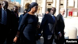 FILE: Zimbabwe's President Robert Mugabe (2nd R) and his wife Grace arrive to attend a mass for the beatification of former pope Paul VI in St. Peter's square at the Vatican, Oct. 19, 2014.