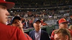 Predsednik Džo Bajden na bejzbol utakmici američkih kongresmena na stadionu vašingtonskog bejzbol tima Nešnals, 29. septembra 2021.