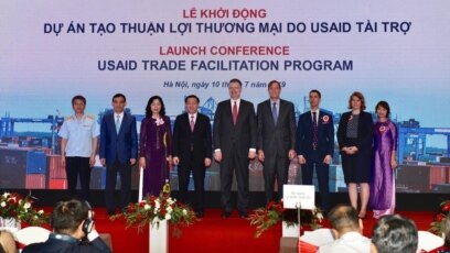 Cơ quan Phát triển quốc tế Hoa Kỳ (USAID) khởi động Dự án Tạo thuận lợi thương mại trị giá 21,78 triệu đôla bằng cách giúp Việt Nam giảm thời gian thông quan hàng hóa xuất nhập khẩu, ngày 10/7/2019. Photo US Embassy Hanoi