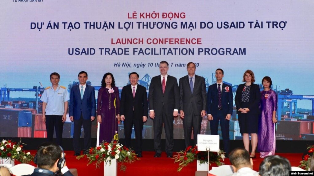 Cơ quan Phát triển quốc tế Hoa Kỳ (USAID) khởi động Dự án Tạo thuận lợi thương mại trị giá 21,78 triệu đôla bằng cách giúp Việt Nam giảm thời gian thông quan hàng hóa xuất nhập khẩu, ngày 10/7/2019. Photo US Embassy Hanoi