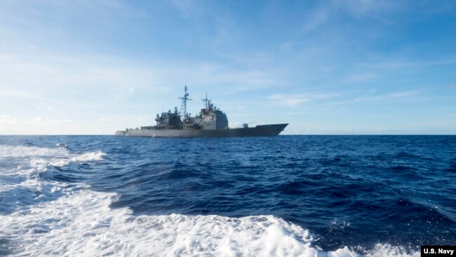 美国导弹巡洋舰USS Antietam（CG 54）2018年3月10日越过菲律宾海。 