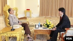 VOA's Than Lwin Htun interviews Myanmar President Thein Sein, Nov. 20, 2014. 