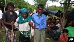 သြဂုတ်လ ၂၅ ရက်နေ့ အကြမ်းဖက်တိုက်ခိုက်မှုဖြစ်စဉ်အပြီး ဘင်္ဂလားဒေ့ရှ်ဘက်ကို ထွက်ပြေးလာတဲ့ မွတ်စလင်ဒုက္ခသည်များ