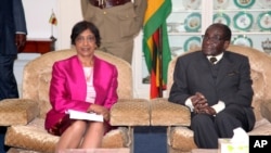 Navi Pillay et le président Robert Mugabe