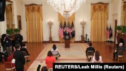 Presiden AS Joe Biden menggelar konferensi persnya yang pertama sejak dilantik sebagai presiden, di East Room, Gedung Putih, Washington, Kamis, 25 Maret 2021. (Foto: Leah Millis/Reuters)