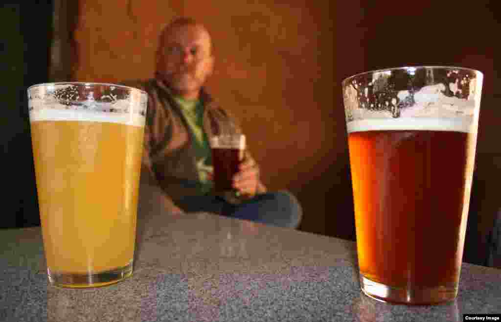 South African brewer Dirk van Tonder tests South Africa’s newest hop with two of his signature beers, a German-style weiss, left, and a pale ale in the foreground (VOA/Darren Taylor).
