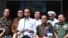 Presiden Joko Widodo memberi keterangan kepada pers di depan RSPAD Gatot Subroto, Jakarta, Kamis siang, 10 Oktober 2019, seusai menjenguk Menkopolkam Wiranto. (Foto courtesy: Setpres RI)