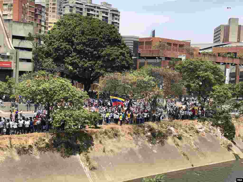 Guaidó hizo un llamado a los ciudadanos a manifestarse en las calles, en la que llamó &quot;la marcha más grande&quot; en la historia del país.&nbsp;&nbsp;