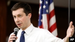 Walikota South Bend, Indiana, Pete Buttigieg, saat berpidato di Fort Dodge, Iowa, 16 April 2019. (Foto: dok).