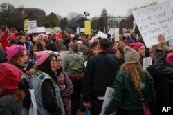 2017年1月21日， 美国示威群众游行到白宫附近