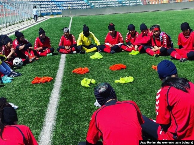 Tim sepak bola perempuan Afghanistan. (Foto: Courtesy/Arzo Rahim)