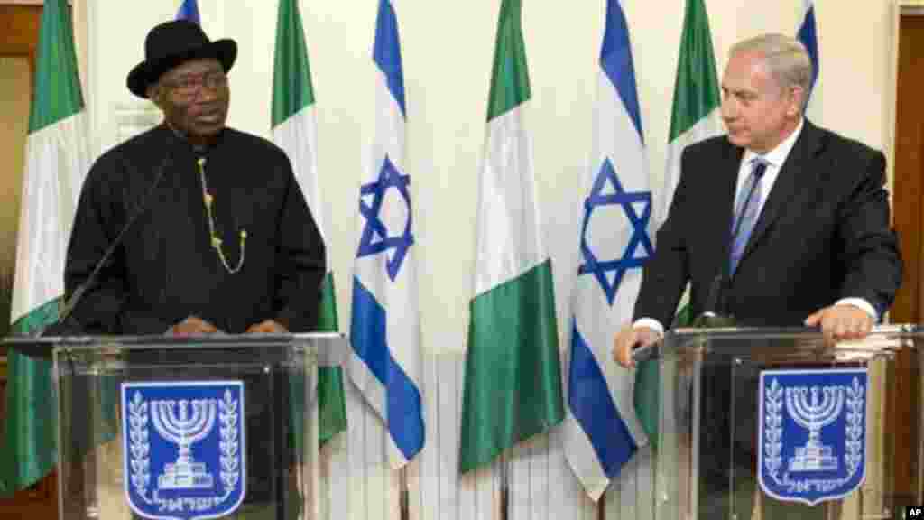 Firai Ministan Isra’ila Benjamin Netanyahu da shugaban Najeriya Goodluck Jonathan, yayin ganawarsu a ofishin Firai Ministan dake birnin Kudus ranar 28, ga watan Oktoba, 2013.