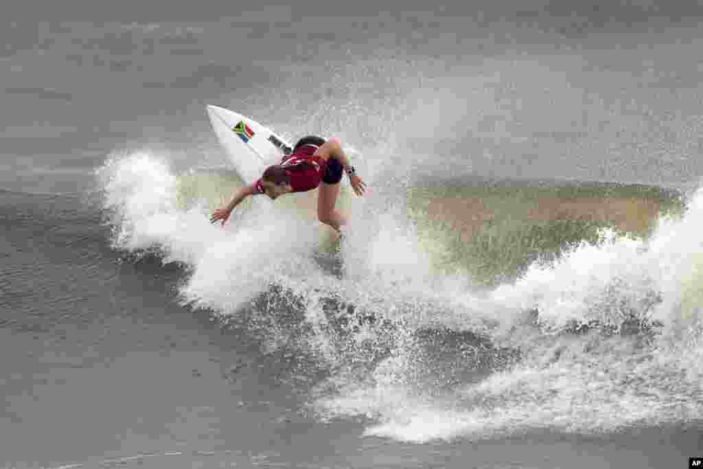 South Africa&#39;s Bianca Buitendag maneuvers on a wave during the quarterfinals of the women&#39;s surfing competition at the 2020 Summer Olympics, Tuesday, July 27, 2021, at Tsurigasaki beach in Ichinomiya, Japan. (AP Photo/Francisco Seco)