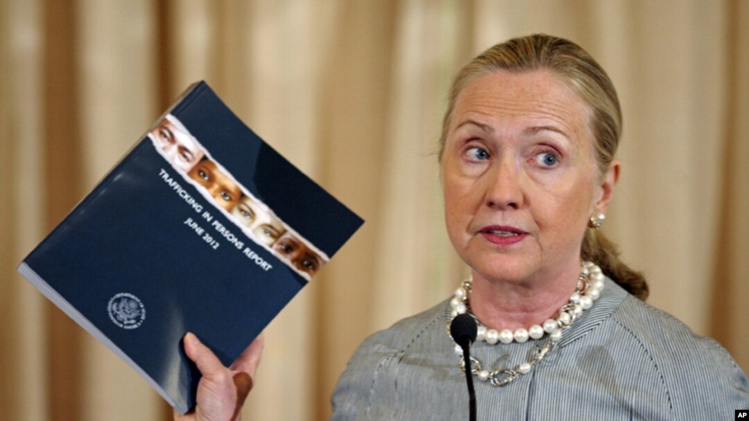 Menteri Luar Negeri AS, Hillary Clinton menyebut perdagangan manusia sebagai 'perbudakan modern' dalam pengumuman hari Selasa (19/6).