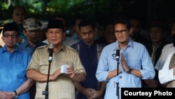 Prabowo Subianto dalam konferensi pers di Kertanegara, Jakarta, Rabu sore (22/5) didampingi sejumlah petinggi BPN, termasuk cawapres Sandiaga Uno. (Courtesy : BPN Prabowo-Sandi)