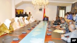 Réunion, le 18 juin 2012, à Ouagadougou entre une délégation d'Ansar Dine et le président burkinabè Blaise Compaoré