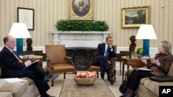 President Barack Obama meets with Secretary of State Hillary Rodham Clinton and National Security Advisor Tom Donilon in the Oval Office (file photo)