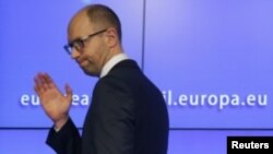 Arseniy Yatsenyuk, Ukraina muvaqqat bosh vaziri