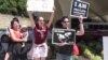 希拉里致辞计划生育行动基金会 遭反堕胎人士抗议