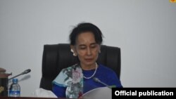 နိုင်ငံတော်၏ အတိုင်ပင်ခံပုဂ္ဂိုလ် ဒေါ်အောင်ဆန်းစုကြည် ငြိမ်းချမ်းရေးလုပ်ငန်းစဉ်များရန်ပုံငွေဆိုင်ရာပေါင်းစပ်ညှိနှိုင်းရေးအဖွဲ့ အစည်းအဝေး တက်ရောက် နေပြည်တော် ဖေဖော်ဝါရီ ၂၃- ဓါတ်ပုံ Myanmar State Counsellor Office
