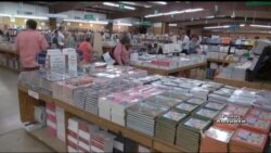Як успішно продавати паперові книги в цифрову епоху - рецепт успіху книжкової крамниці в США. Відео