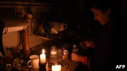 Un apagón masivo dejó en oscuras el domingo a Argentina y Uruguay, dejando a ambos países sudamericanos sin electricidad, dijeron las compañías eléctricas.