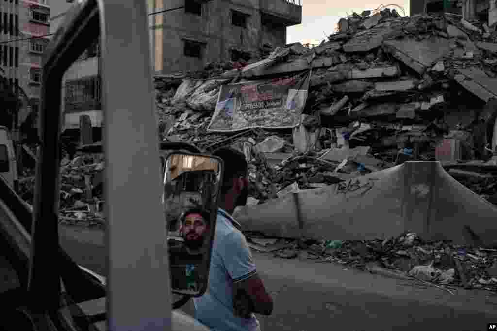 팔레스타인 가자시티에서 최근 이스라엘의 공습으로 무너진 건물들.