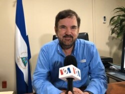 Guillermo Jacoby, presidente de la Asociación de Productores y Exportadores de Nicaragua, en una entrevista con la Voz de América. Foto Daliana Ocaña, VOA.