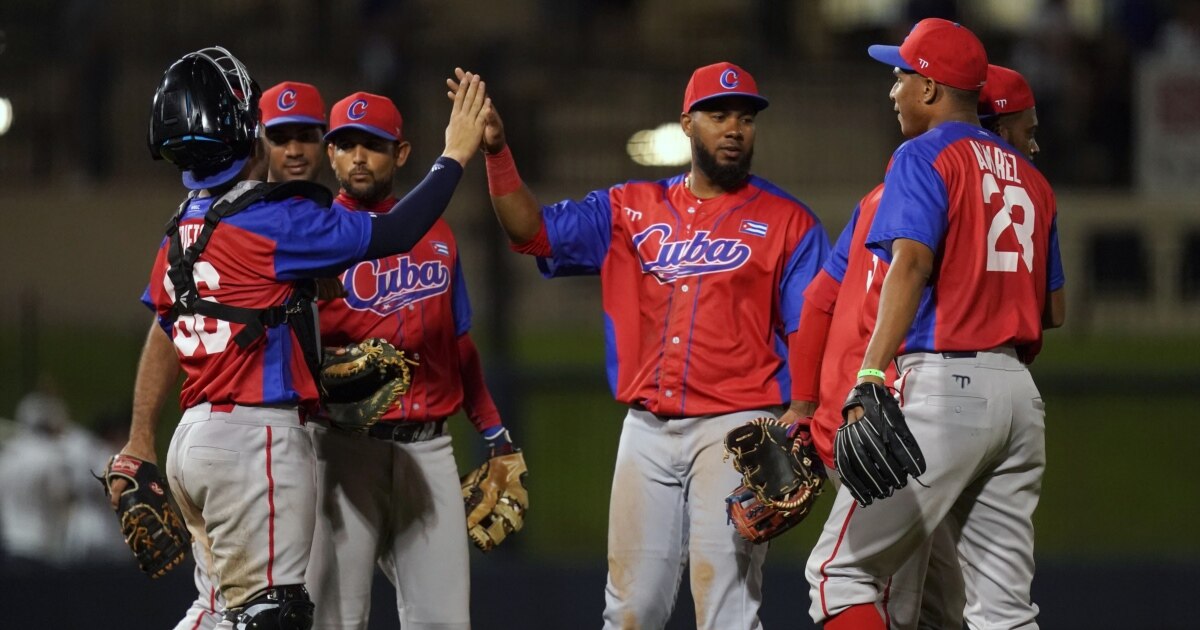 Siete beisbolistas abandonan equipo de Cuba en Mundial Sub-23 en México