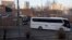 Автобусы c дипломатами покидают посольство США. Москва, Россия, 5 апреля 2018