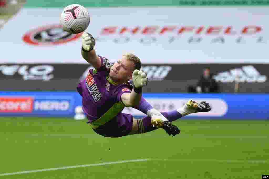 Sheffield United&#39;s English goalkeeper Aaron Ramsdale makes a save during the English Premier League football match between Sheffield United and Fulham at Bramall Lane in Sheffield, northern England.
